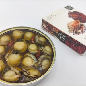 Small scallops in olive oil with garlic and chilli.